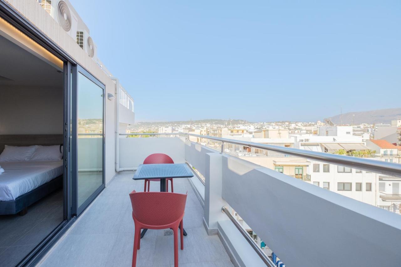 Sky-High 70Sqm Penthouse W. Stunning Views - 05 Apartman Hriszí Aktí Haniá Kültér fotó
