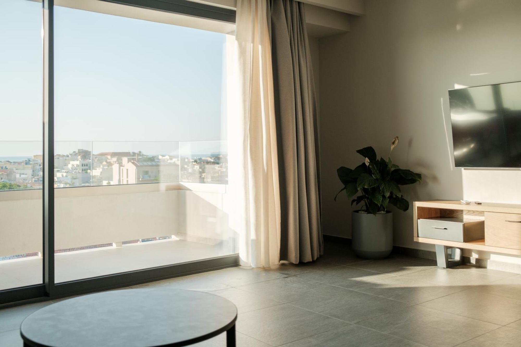 Sky-High 70Sqm Penthouse W. Stunning Views - 05 Apartman Hriszí Aktí Haniá Kültér fotó